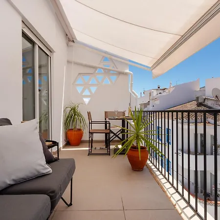 Old Town With Wonderful Balcony * לאגוּ‏ש
